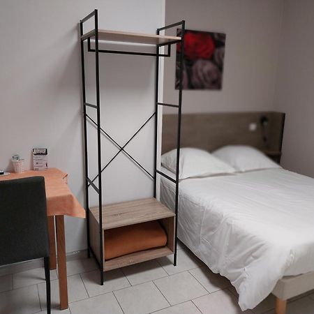 Le Petit Logis Otel Beaumont-en-Véron Dış mekan fotoğraf