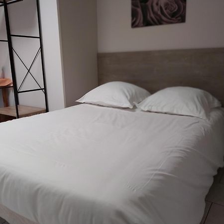 Le Petit Logis Otel Beaumont-en-Véron Dış mekan fotoğraf