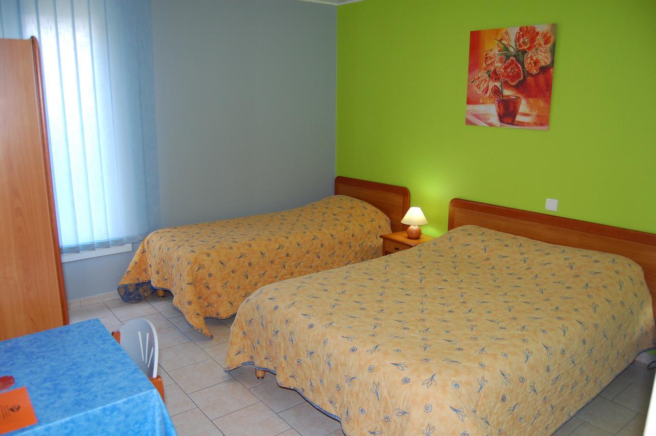 Le Petit Logis Otel Beaumont-en-Véron Dış mekan fotoğraf